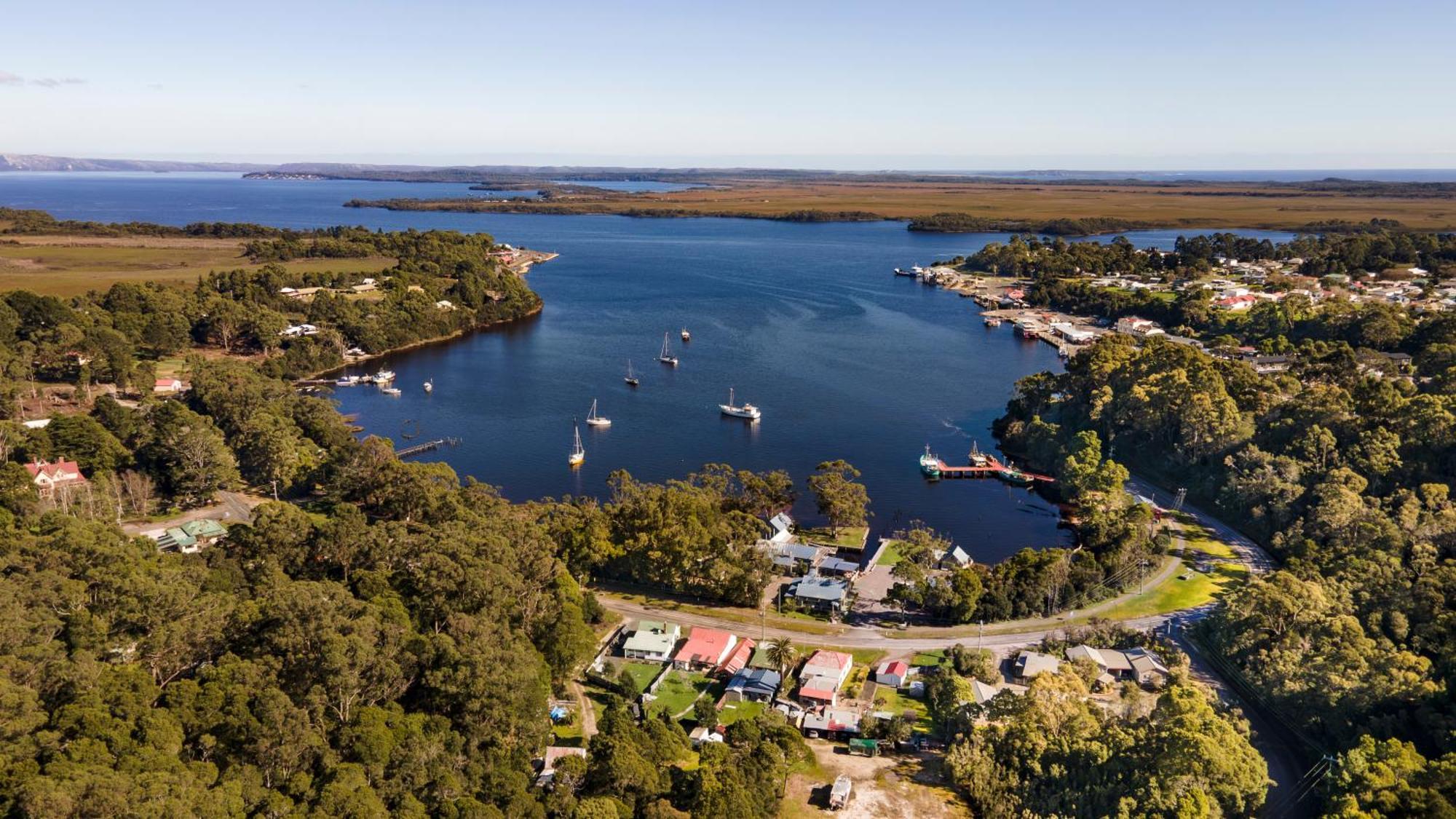 The Crays Accommodation Strahan Exterior photo